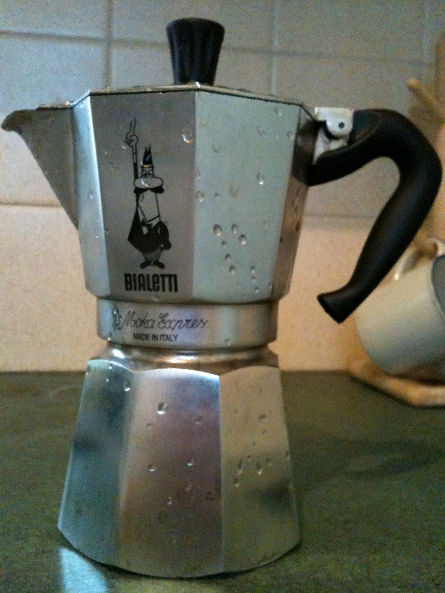 How to Make Perfect Stovetop Espresso Coffee With a Bialetti Moka ...