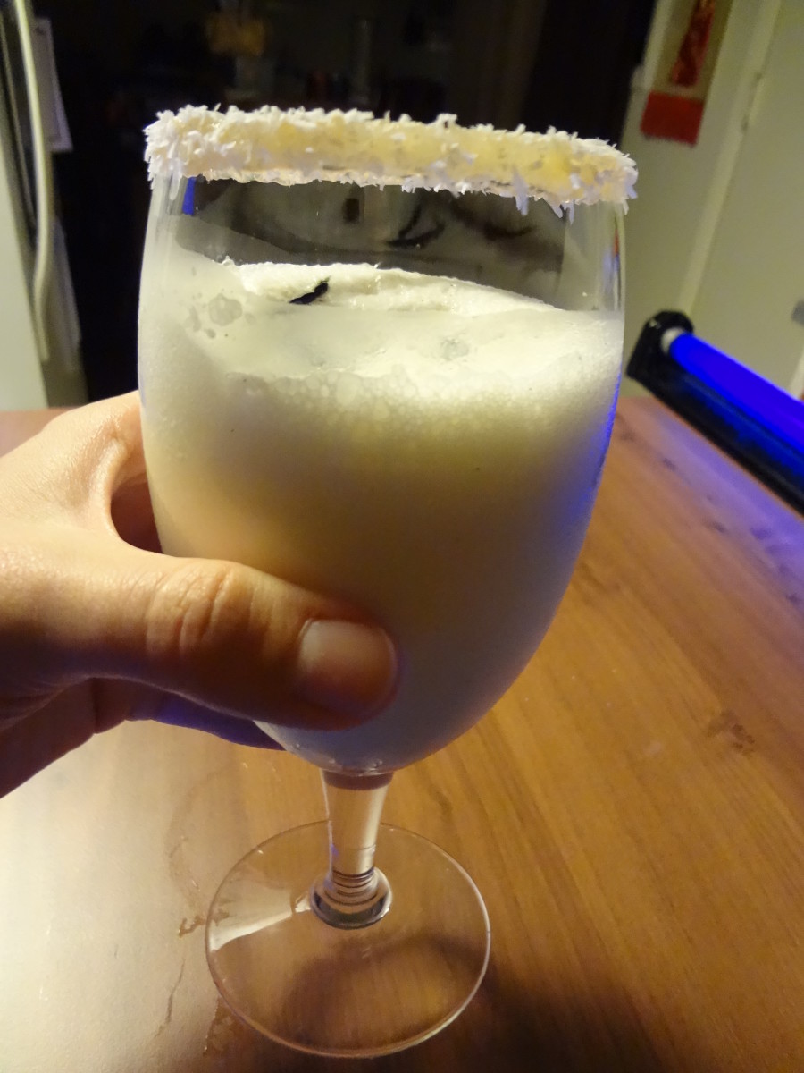 How to Sugar Rim a Glass and Other Types of Drink Rimming - Delishably