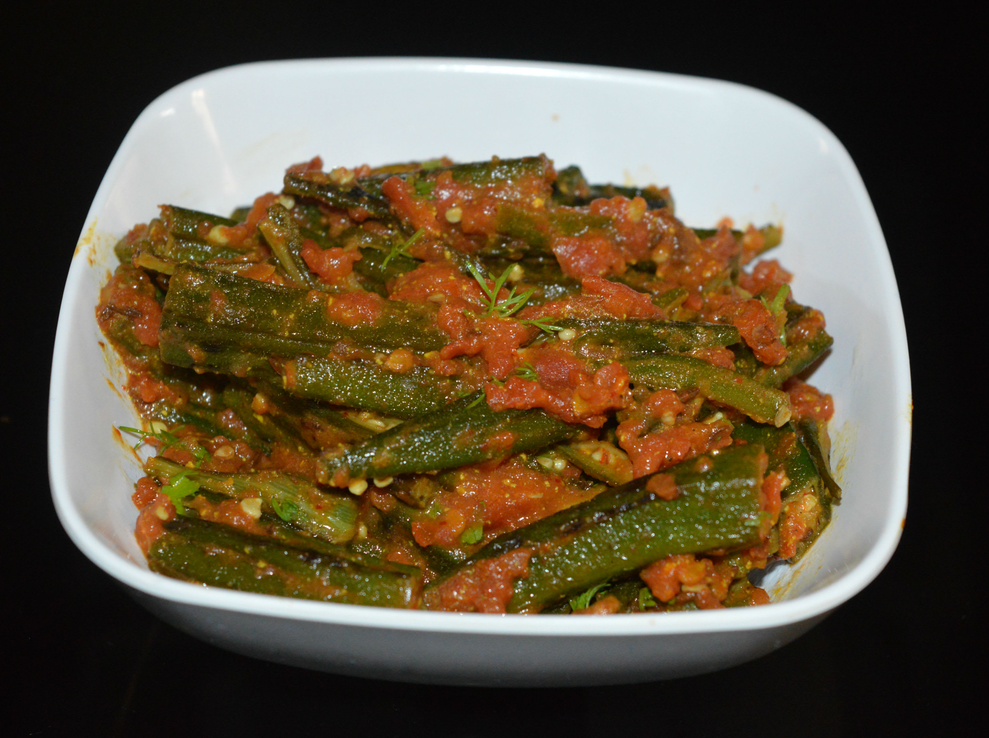 https://delishably.com/.image/w_3840%2Cq_auto%3Agood%2Cc_limit/MTc2NTM5NDI3ODg2MDgxODAy/no-onion-no-garlic-bhindi-masala-okra-curry.jpg?utm_source=chatgpt.com